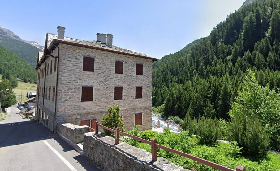 appartamento in vendita a Chiesa in Valmalenco in zona Chiareggio
