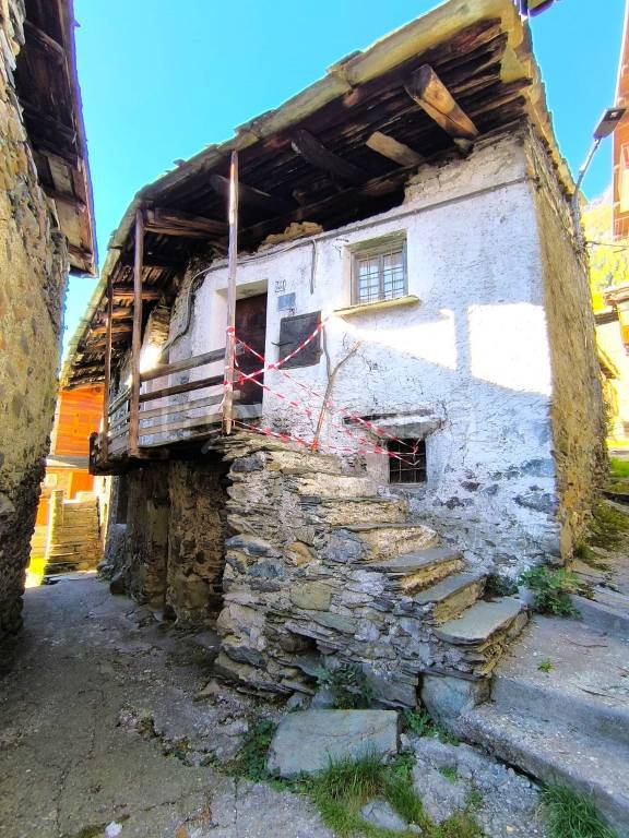 casa indipendente in vendita a Chiesa in Valmalenco in zona Primolo
