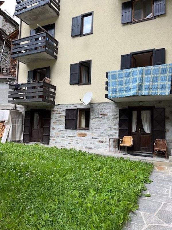 appartamento in vendita a Chiesa in Valmalenco in zona Chiareggio