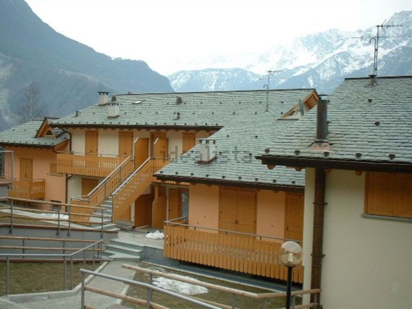 appartamento in vendita a Chiesa in Valmalenco in zona Primolo