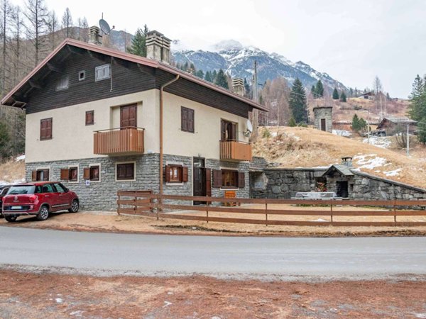 casa indipendente in vendita a Chiesa in Valmalenco in zona San Giuseppe