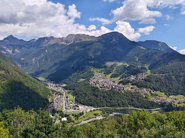 appartamento in vendita a Chiesa in Valmalenco in zona Primolo