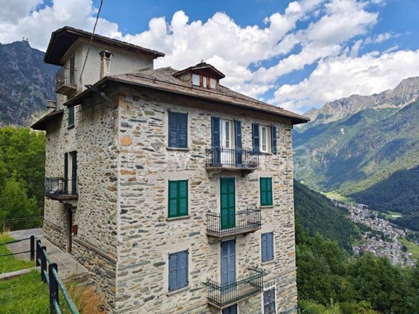 appartamento in vendita a Chiesa in Valmalenco in zona Primolo