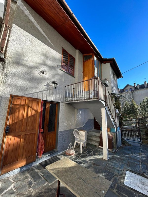 casa semindipendente in vendita a Chiesa in Valmalenco