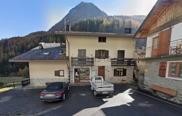 appartamento in vendita a Chiesa in Valmalenco in zona Chiareggio