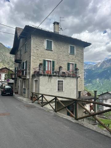 appartamento in vendita a Chiesa in Valmalenco in zona Primolo