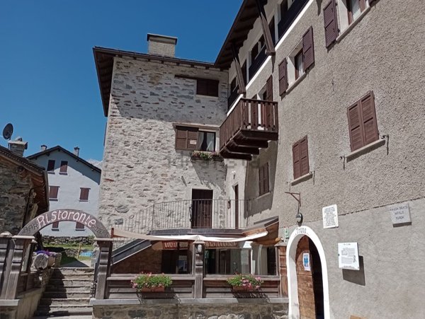 appartamento in vendita a Chiesa in Valmalenco in zona Chiareggio