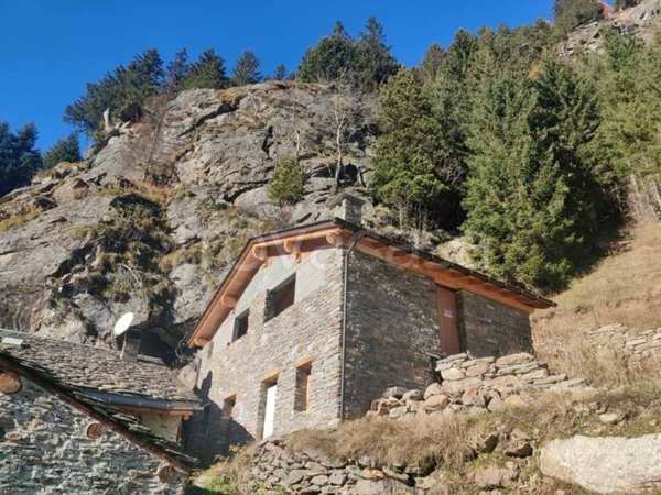 appartamento in vendita a Chiesa in Valmalenco in zona Chiareggio