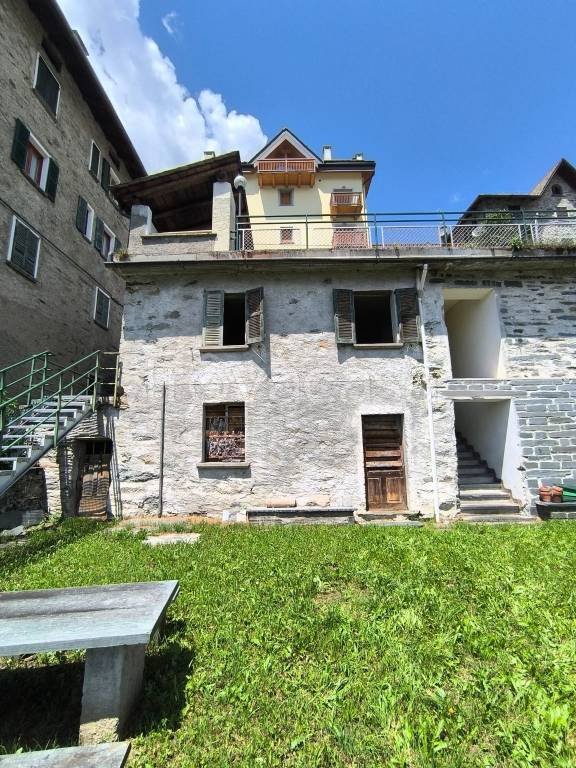 appartamento in vendita a Chiesa in Valmalenco in zona Primolo