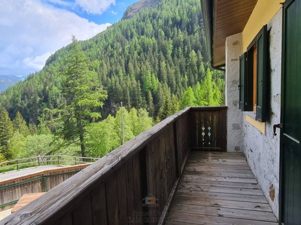 appartamento in vendita a Chiesa in Valmalenco in zona Chiareggio