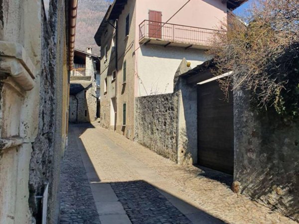 casa indipendente in vendita a Chiuro