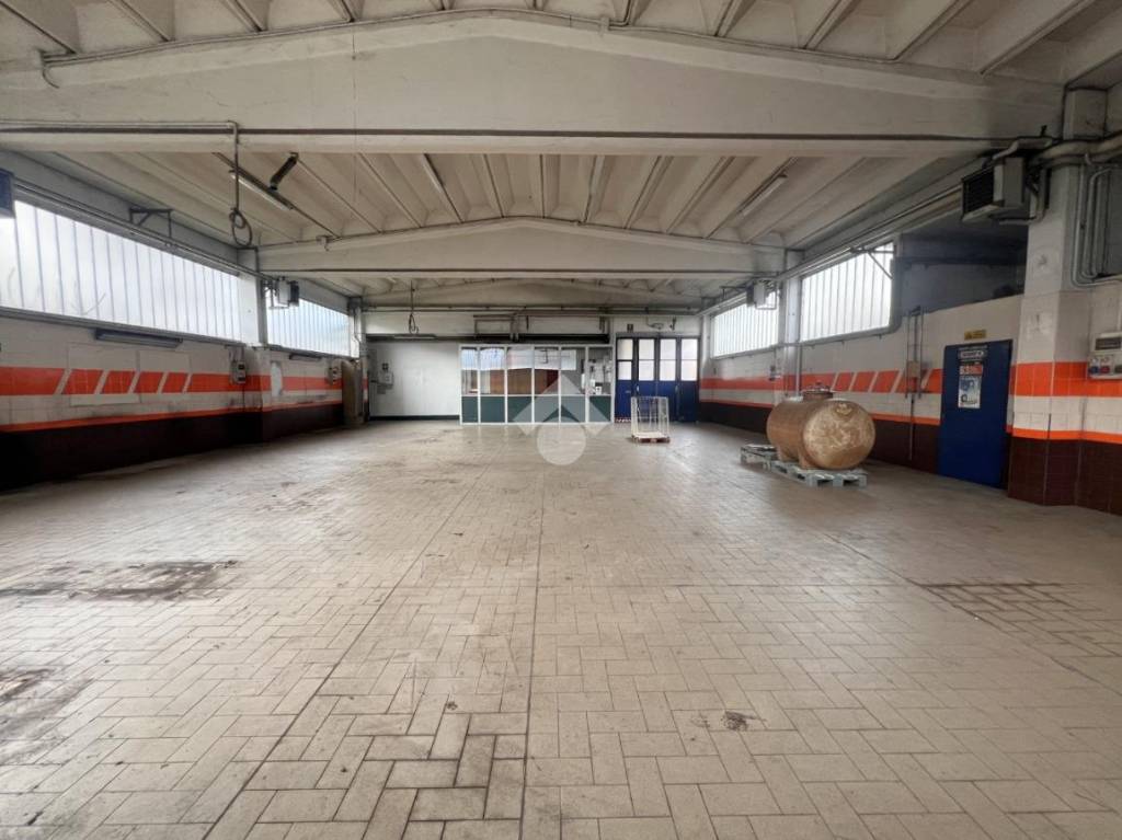 locale commerciale in vendita a Chiuro