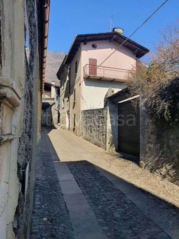 casa indipendente in vendita a Chiuro