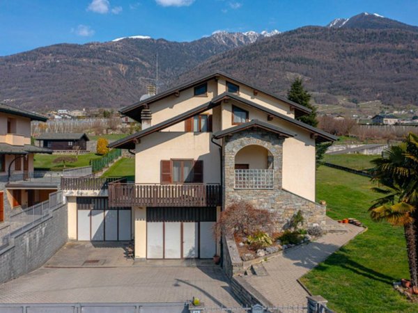 casa indipendente in vendita a Chiuro