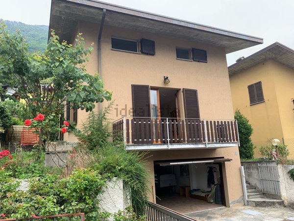 casa indipendente in vendita a Cino