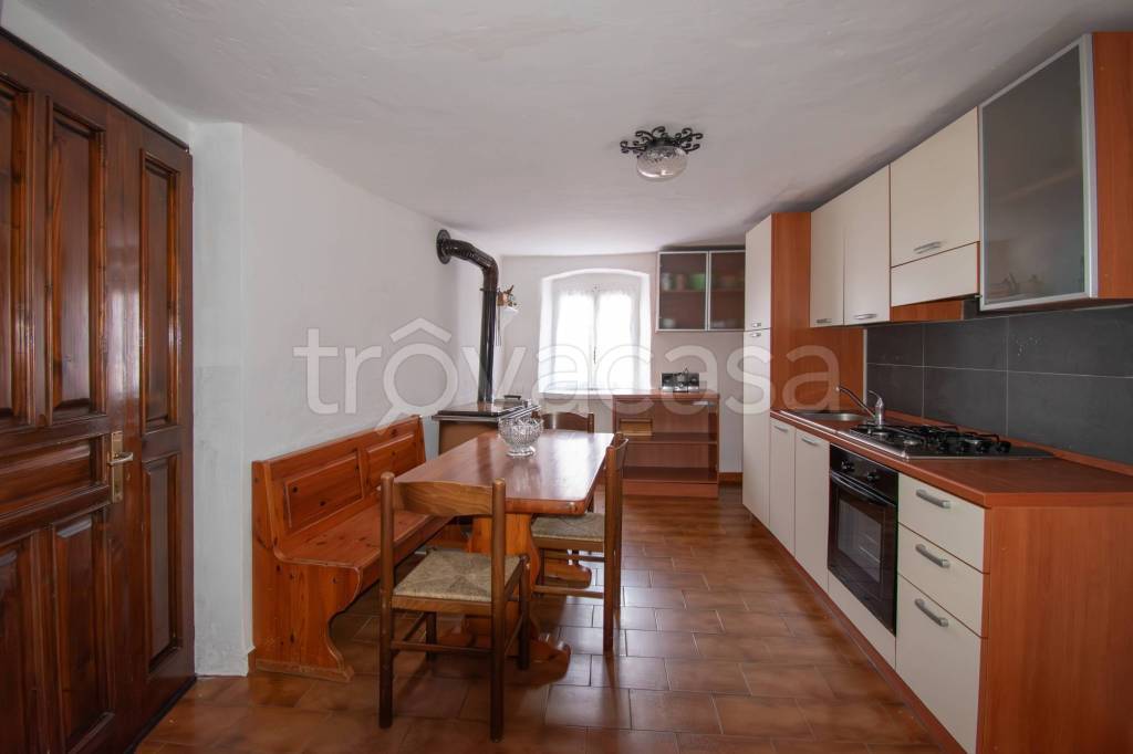 casa indipendente in vendita a Cino