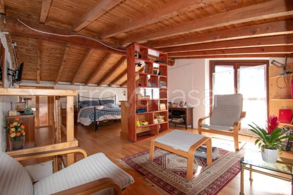 casa indipendente in vendita a Cino