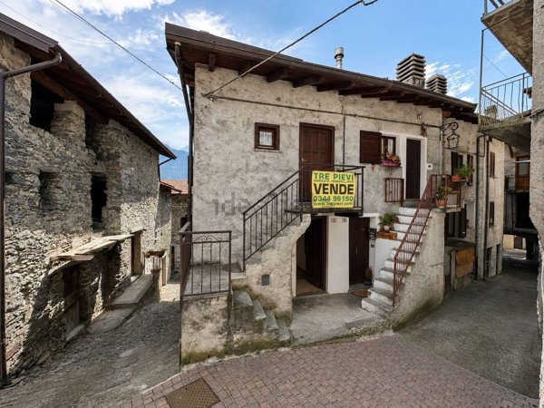 casa indipendente in vendita a Cino