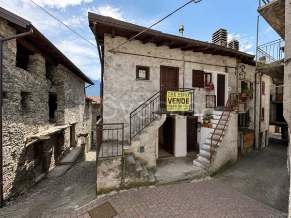 casa indipendente in vendita a Cino