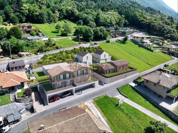 casa indipendente in vendita a Cino
