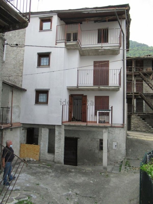 esavano in vendita a Civo