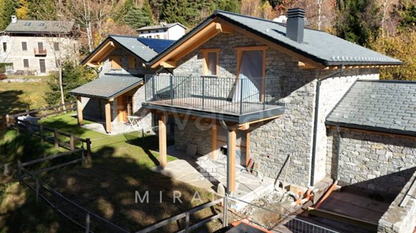 casa indipendente in vendita a Civo in zona Poira