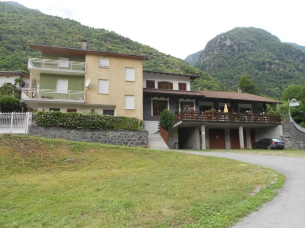 intera palazzina in vendita a Civo in zona Ponte Del Baffo