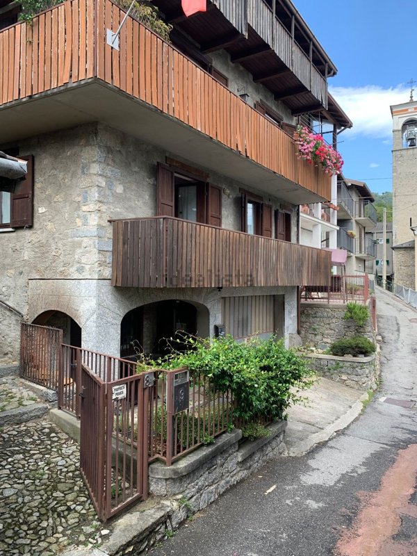 appartamento in vendita a Civo in zona Naguarido