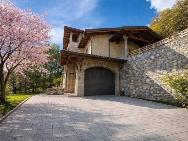 casa indipendente in vendita a Civo in zona Cevo