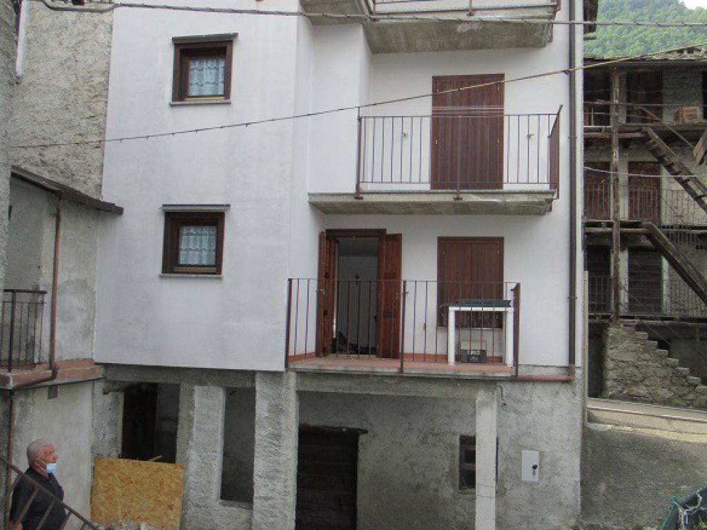 esavano in vendita a Civo