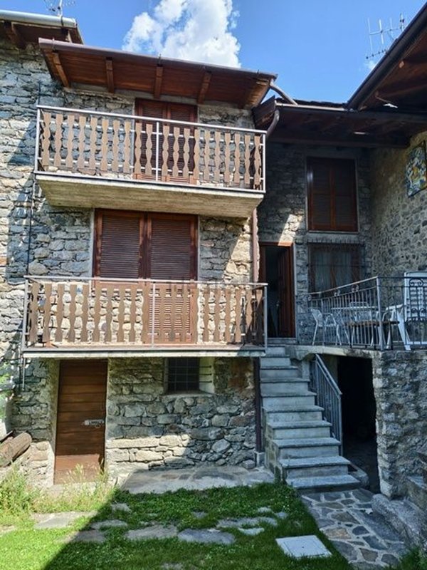 casa semindipendente in vendita a Civo in zona Serone