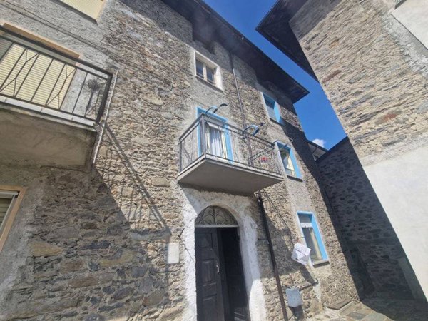 casa indipendente in vendita a Colorina in zona Valle