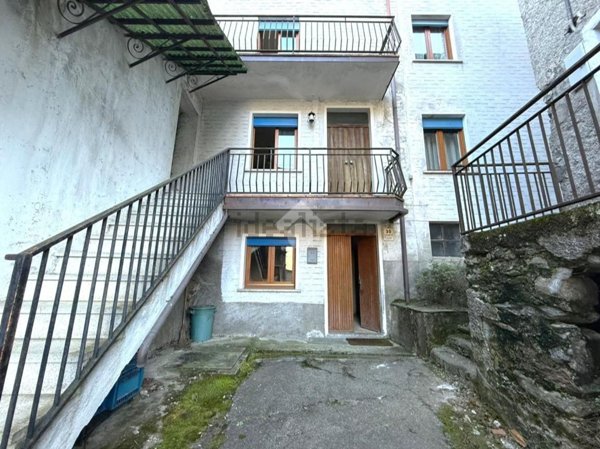 casa semindipendente in vendita a Colorina in zona Poira