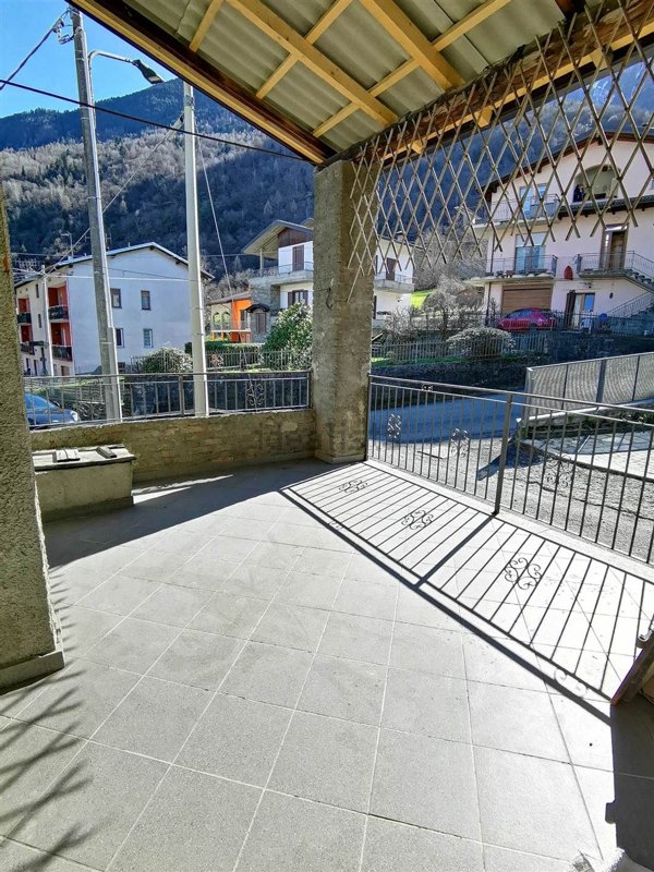 casa indipendente in vendita a Colorina