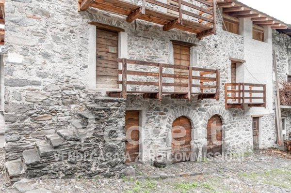 appartamento in vendita a Colorina in zona Poira