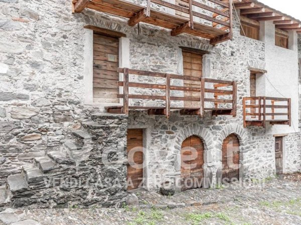 appartamento in vendita a Colorina in zona Poira