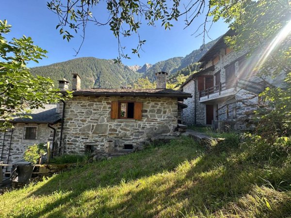 casa indipendente in vendita a Colorina