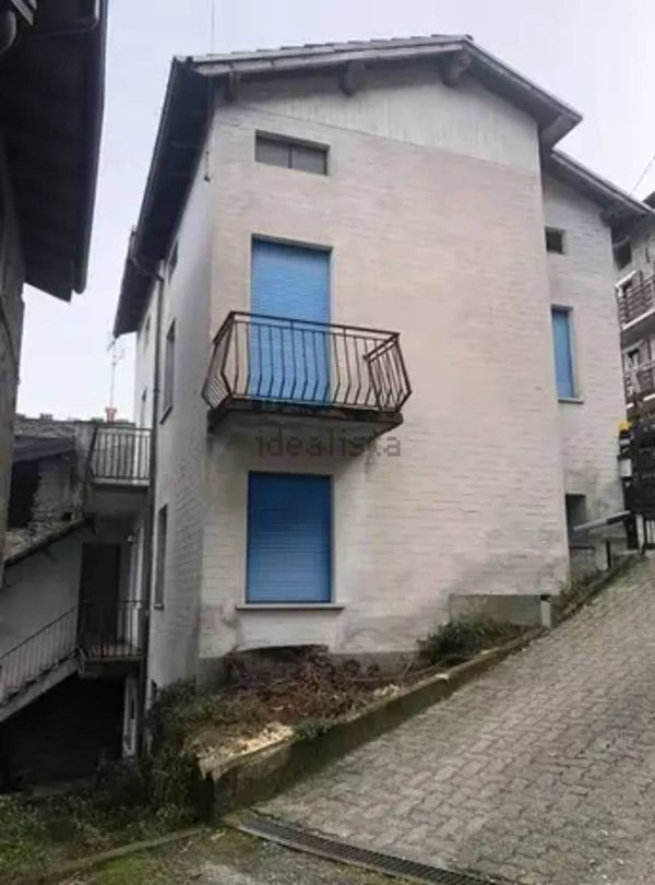 esavano in vendita a Colorina in zona Poira