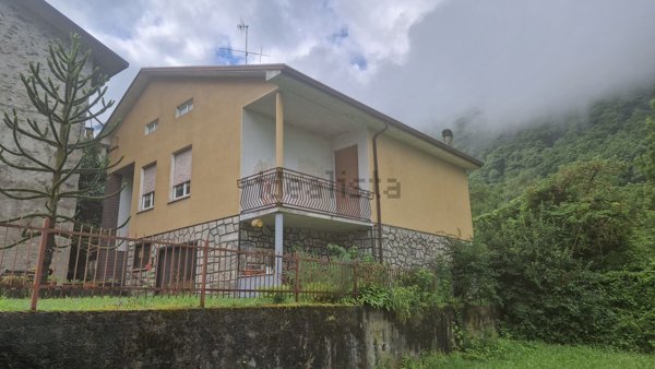 casa indipendente in vendita a Colorina in zona Valle