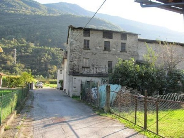 appartamento in vendita a Colorina in zona Selvetta