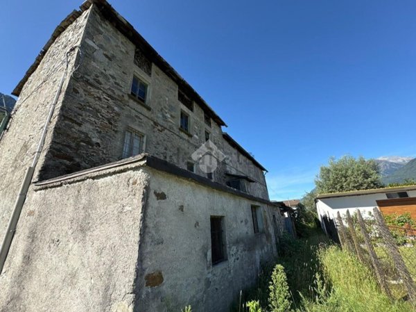 casa indipendente in vendita a Colorina in zona Selvetta