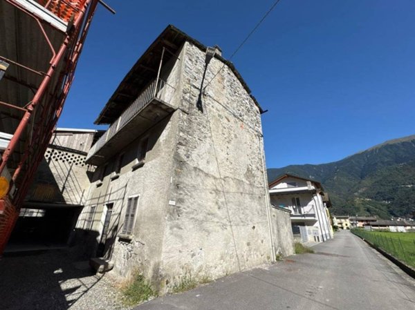 casa indipendente in vendita a Colorina in zona Selvetta