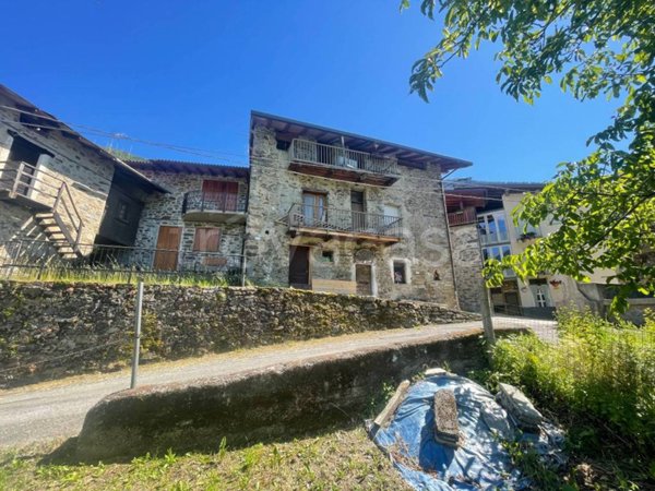 casa indipendente in vendita a Colorina in zona Rodolo