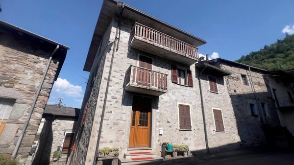 casa indipendente in vendita a Colorina