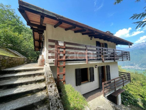 casa indipendente in vendita a Colorina in zona Rodolo