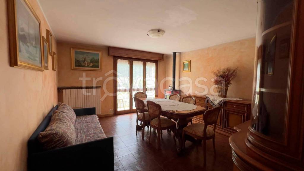 appartamento in vendita a Colorina in zona Valle