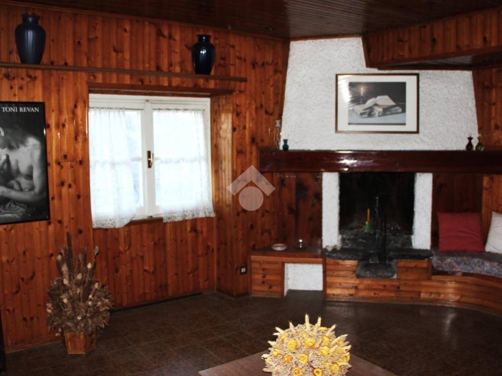 appartamento in vendita a Cosio Valtellino in zona Sacco
