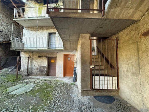 casa indipendente in vendita a Cosio Valtellino in zona Regoledo