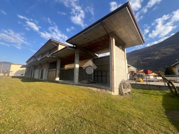 locale commerciale in vendita a Cosio Valtellino in zona Regoledo