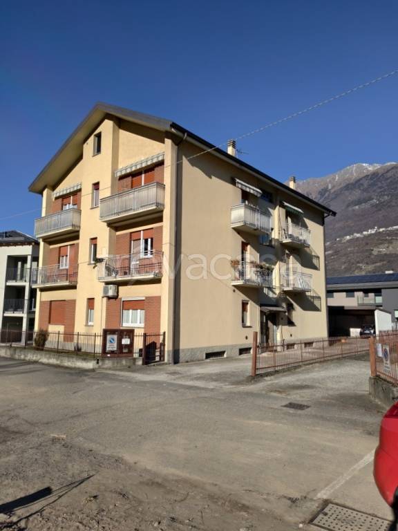 appartamento in vendita a Cosio Valtellino in zona Regoledo